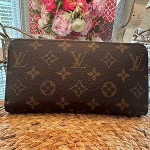 💯% Authentic Louis Vuitton Rose Ballerine zippy wallet